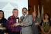 Raimundo Assunção Tavares , diretor do Grupo, recebe premiação de Roberto Sérgio Ferreira, vice - presidente da FIEC.